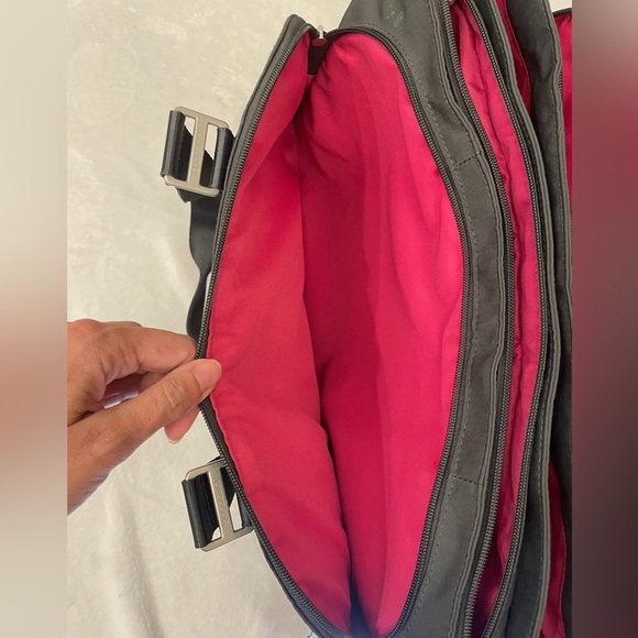 Baggallini 18” Dark Grey/Pink Interior Travel Tote Bag - Picture 11 of 13